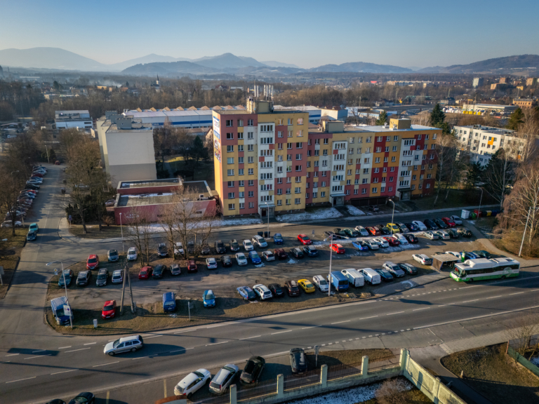 ZAČNE VÝSTAVBA PARKOVIŠTĚ NAPROTI ŽIDOVSKÉHO HŘBITOVA