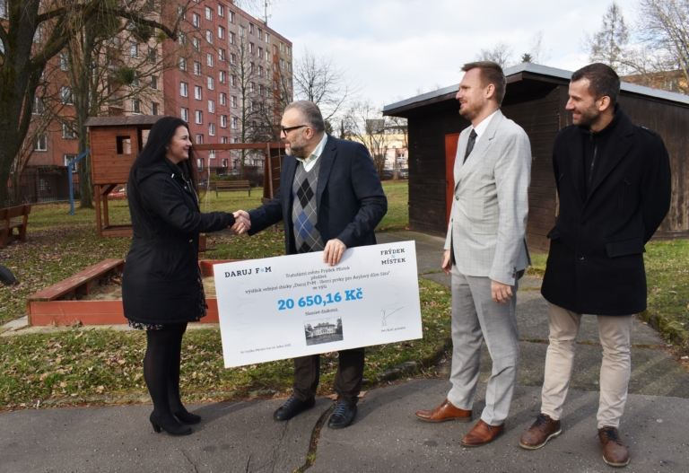 DÁRCI VE SBÍRCE POMOHLI, MĚSTO ZDVOJNÁSOBILO VYBRANOU ČÁSTKU