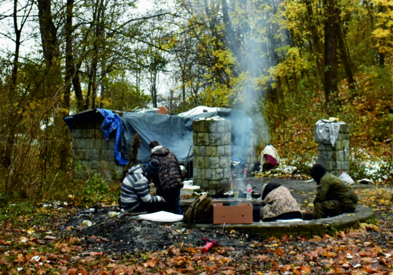 KONEC ŽEBRÁNÍ A BIVAKOVÁNÍ VE FRÝDKU-MÍSTKU. MĚSTO MÁ NOVOU VYHLÁŠKU, POSVĚCENOU MINISTERSTVEM VNITRA