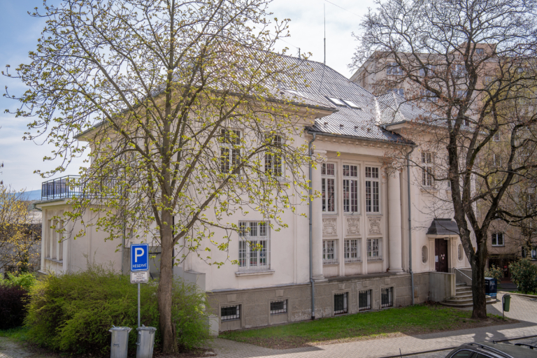 FRÝDEK-MÍSTEK ZREKONSTRUUJE ÚSTŘEDNÍ KNIHOVNU V JIRÁSKOVĚ ULICI, HLEDÁ KVALITNÍHO ZHOTOVITELE