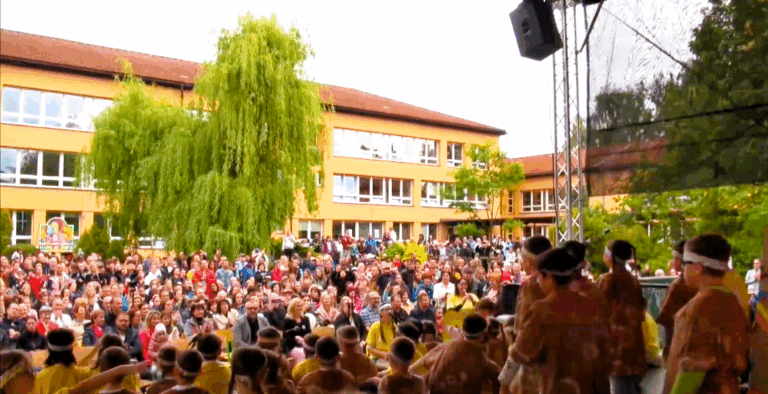 OSMIČKA FEST K VÝROČÍ ZALOŽENÍ ŠKOLY ANEB OSMIČKA LETÍ PŮL STOLETÍ