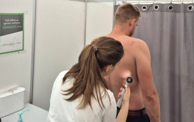 STOVKY LIDÍ SI NECHALY VYŠETŘIT ZNAMÉNKA