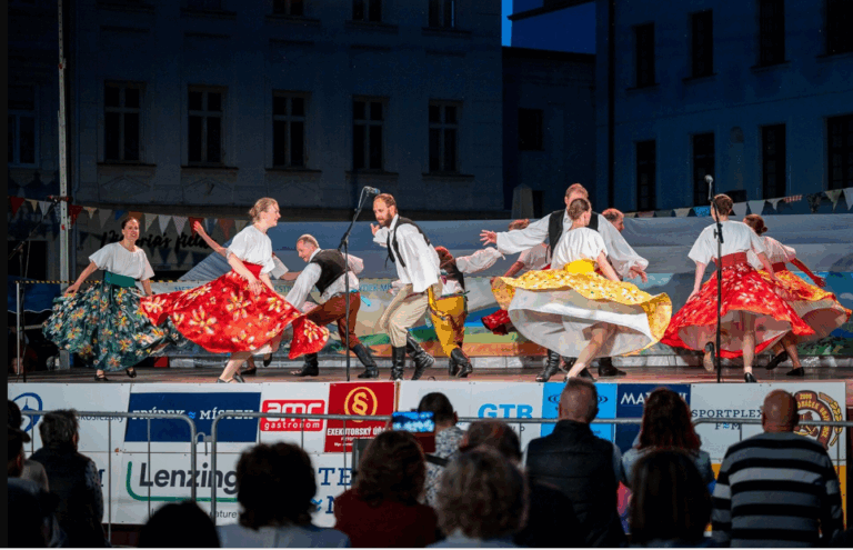 EXOTICKÉ RYTMY. FRÝDEK-MÍSTEK OVLÁDNE FOLKLOR Z RŮZNÝCH KOUTŮ SVĚTA
