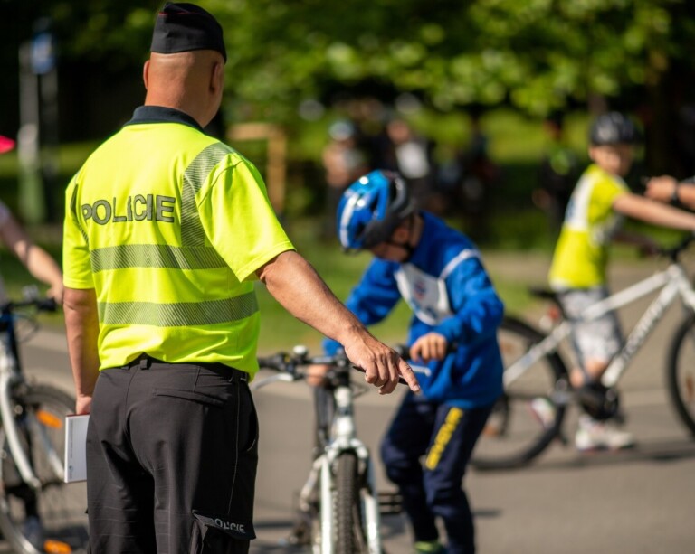 BEZPEČNÉ LÉTO. MĚSTO FRÝDEK-MÍSTEK POSÍLILO DOHLED NA CYKLOSTEZKÁCH
