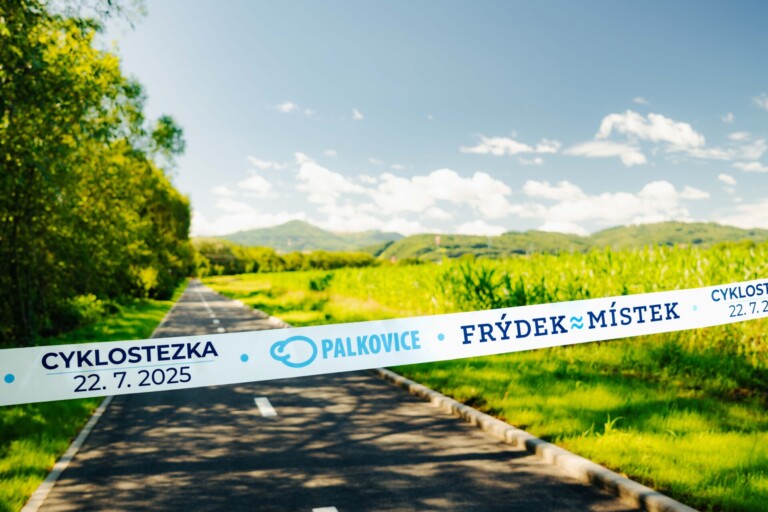 OLEŠNOU A PALKOVICE PROPOJILA NOVÁ CYKLOSTEZKA. CENA ZA VÝSTAVBU JE NAKONEC NIŽŠÍ