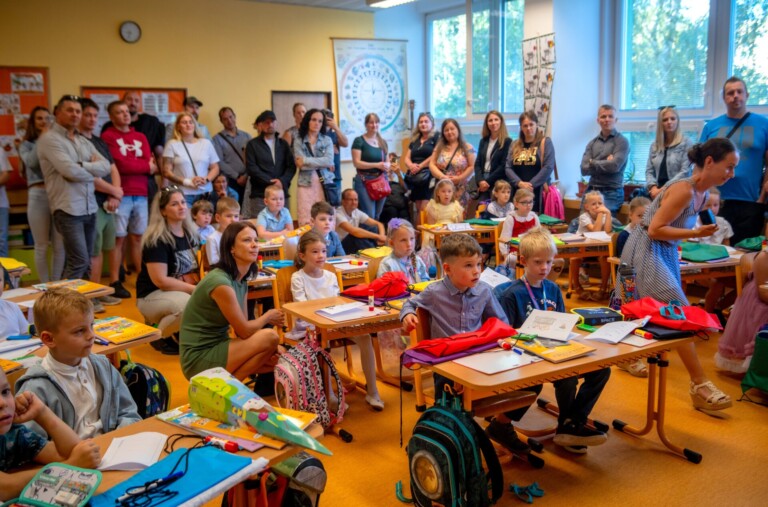 DO ŠKOLNÍCH LAVIC USEDLO 506 PRVŇÁČKŮ