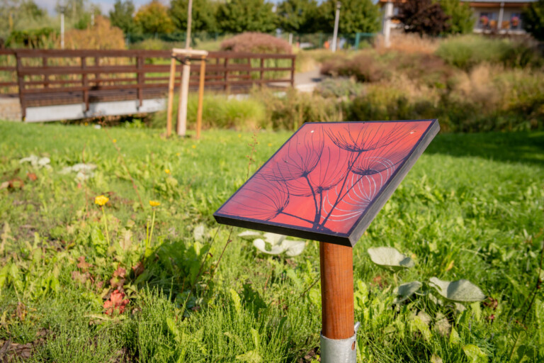 ARBORETUM VE FRÝDKU-MÍSTKU MÁ NOVOU GALERII POD ŠIRÝM NEBEM. ZDOBÍ HO UMĚLECKÉ SMALTY
