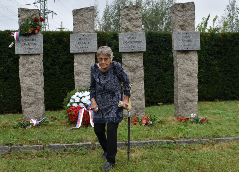 PIETNÍ VZPOMÍNKA NA PĚT MLADÝCH ODBOJÁŘŮ V LÍSKOVCI