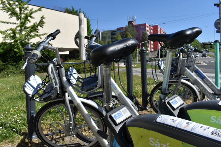 BONUS PRO CYKLISTY VE FRÝDKU-MÍSTKU: SDÍLENÁ KOLA NA HODINU ZDARMA
