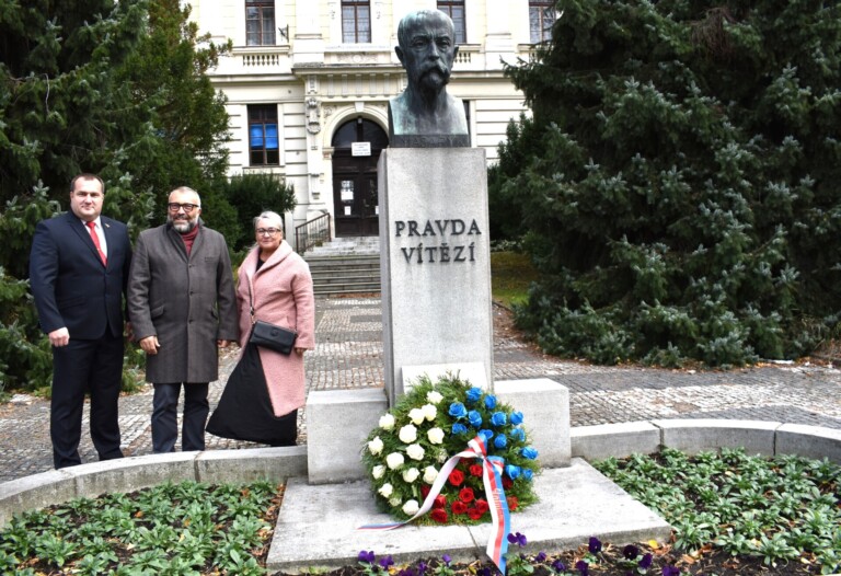 ZÁSTUPCI MĚSTA UCTILI DEN VZNIKU REPUBLIKY