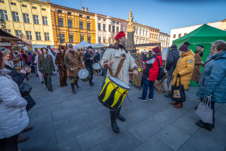ZABÍJAČKA, MASKY I MUZIKA. FRÝDEK-MÍSTEK OPĚT OVLÁDNE MASOPUSTNÍ VESELÍ