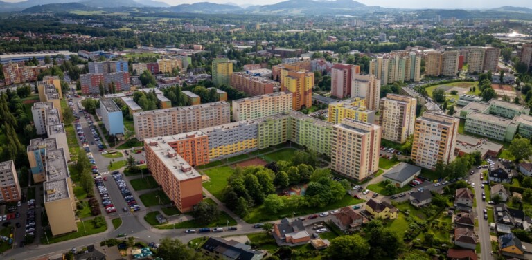 MĚSTSKÉ BYTY JSOU BEZPEČNĚJŠÍ, OBYVATELE CHRÁNÍ POŽÁRNÍ HLÁSIČE