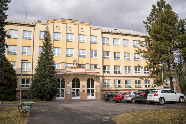 FRÝDEK-MÍSTEK ZAJISTIL ODSTRANĚNÍ AUTOMATU S PSYCHOAKTIVNÍMI LÁTKAMI U ŠKOLY