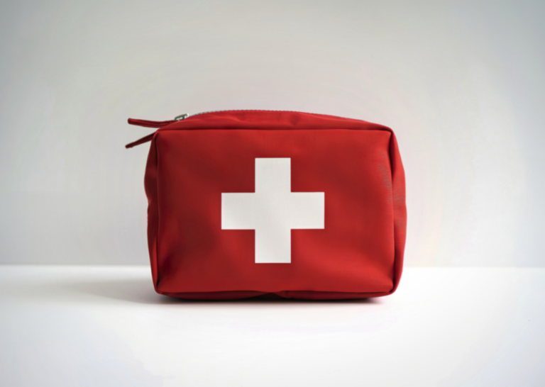 STRÁŽNÍK MĚSTSKÉ POLICIE POSKYTL PRVNÍ POMOC MLADÉ ŽENĚ SE ZDRAVOTNÍ INDISPOZICÍ V CENTRU MĚSTA