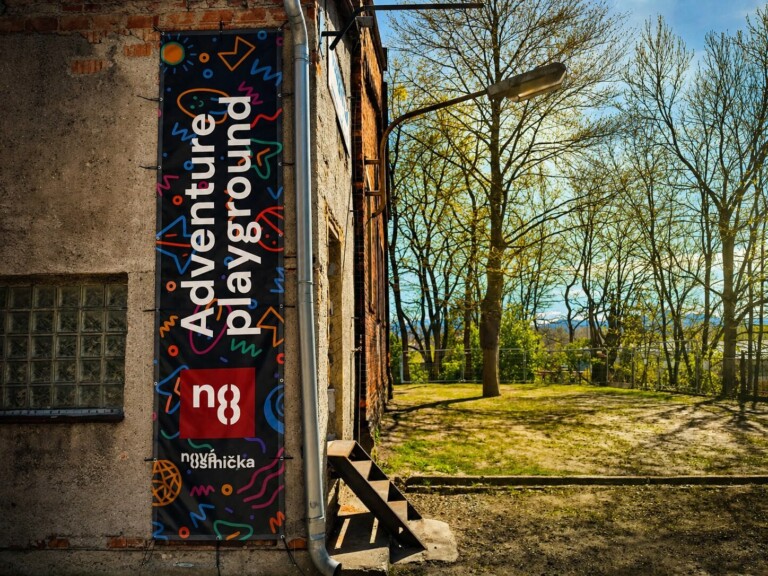 VE FRÝDKU-MÍSTKU SE OTEVÍRÁ UNIKÁTNÍ DĚTSKÉ HŘIŠTĚ ADVENTURE PLAYGROUND. PRVNÍ V KRAJI