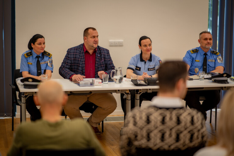 ZVEME VÁS NA BESEDU O BEZPEČNOSTI VE MĚSTĚ