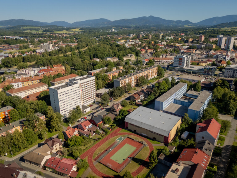 ŠKOLY VE FRÝDKU-MÍSTKU SE BĚHEM PRÁZDNIN PUSTILY DO OPRAV