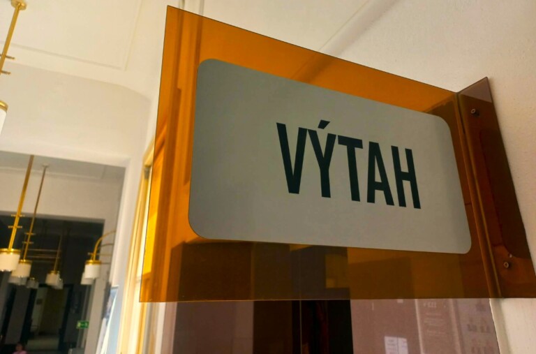 VÝTAH V HLAVNÍ BUDOVĚ MAGISTRÁTU MIMO PROVOZ