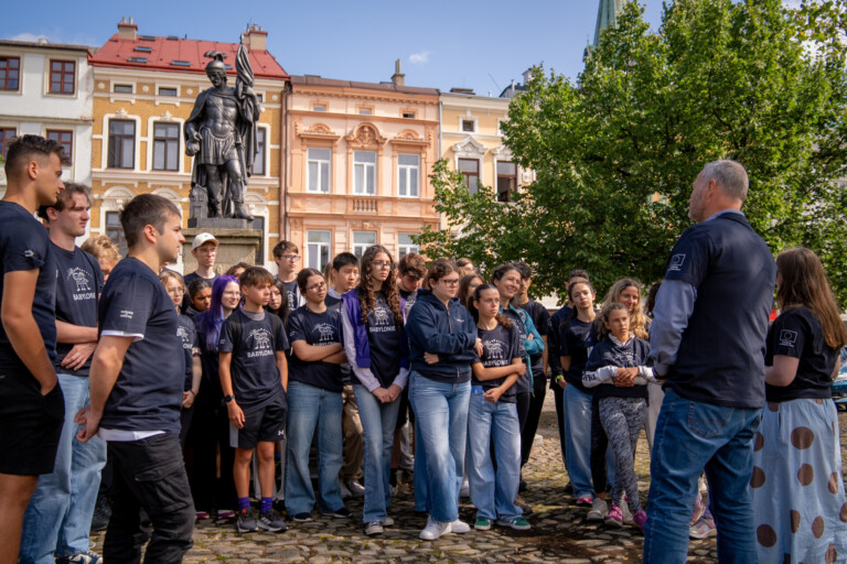 ZÁMECKÉ NÁMĚSTÍ VE FRÝDKU-MÍSTKU OPĚT OŽILO MLADÝMI LIDMI Z EVROPY