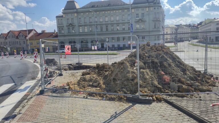JEDNA Z NEJNÁROČNĚJŠÍCH DOPRAVNÍCH STAVEB VE FRÝDKU-MÍSTKU SE CHÝLÍ KE KONCI