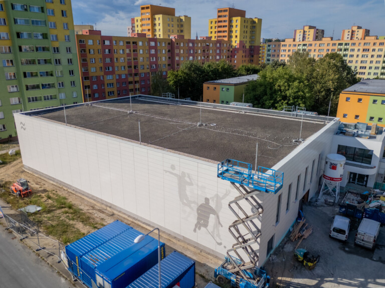 NA STŘEŠE NOVÉ TĚLOCVIČNY U 2. ZŠ BUDE RŮST ZELEŇ