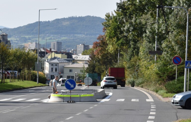 ZVYŠUJEME BEZPEČNOST CHODCŮ V BRUZOVSKÉ ULICI